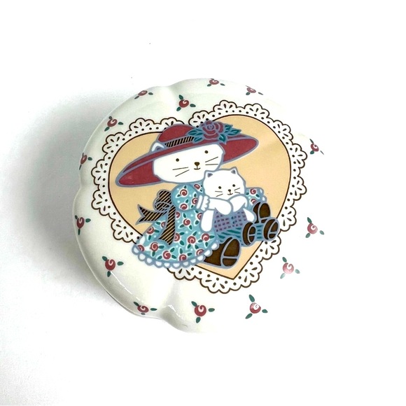 Chelsey Flower Covered Trinket Jewelry Box Porcelain Made in Japan - Picture 5 of 5